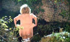 Голая Эмили Ллойд в фильме «Хочу, чтобы ты был здесь» фото #1