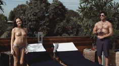 Голая Эмили Мид в фильме «Горящие пальмы» фото #3