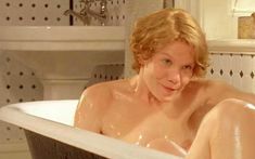 Голая Эмили Мортимер в сериале «Возвращение домой» фото #11