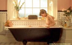 Голая Эмили Мортимер в сериале «Возвращение домой» фото #12