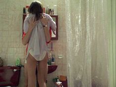 Голая Эмили Мортимер в фильме «Формула 51» фото #1