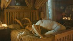 Голая Эмили Пиггфорд в сериале «Хемлок Гроув» фото #2