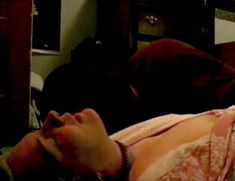 Голая Эмили Хаак в фильме «Странное вожделение сексуальных извращений» фото #2