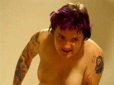 Голая Эмили Хаак в фильме «Я плюю на твой труп, я мочусь на твою могилу» фото #36