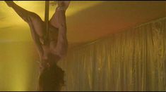 Голая Эмили Хиннек в фильме «Фактотум» фото #3