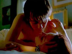 Голая Эмилия Фокс в фильме «Три слепые мыши» фото #15