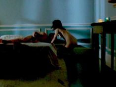 Голая Эмилия Фокс в фильме «Три слепые мыши» фото #28