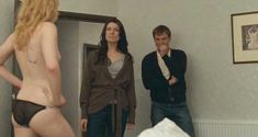Голая Эмма Бут в фильме «Кровь пеликана» фото #5