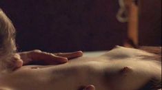 Голая Эмма Ланг в фильме «Персики» фото #2