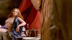 Голая грудь Эммы Пирсон в фильме «Биркебейнеры» фото #1