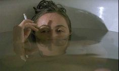 Голая Эммануэль Беар в фильме «Заблудшие» фото #3