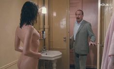 Голая Эммануэль Беар в фильме «Любовь тайком» фото #2