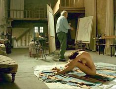 Голая Эммануэль Беар в фильме «Очаровательная проказница» фото #7