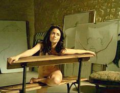 Голая Эммануэль Беар в фильме «Очаровательная проказница» фото #9