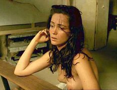 Голая Эммануэль Беар в фильме «Очаровательная проказница» фото #11