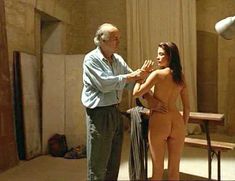 Голая Эммануэль Беар в фильме «Очаровательная проказница» фото #36