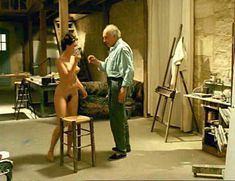 Голая Эммануэль Беар в фильме «Очаровательная проказница» фото #49