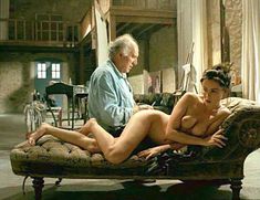 Голая Эммануэль Беар в фильме «Очаровательная проказница» фото #58