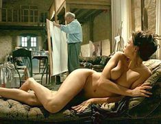 Голая Эммануэль Беар в фильме «Очаровательная проказница» фото #60