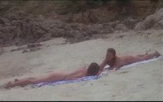 Голая Эммануэль Беар в фильме «Первые желания» фото #1