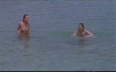 Голая Эммануэль Беар в фильме «Первые желания» фото #4