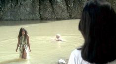 Голая Эмманюэль Арсан в фильме «Лаура» фото #1