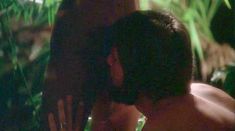 Голая Эмманюэль Арсан в фильме «Лаура» фото #13