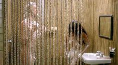 Голая Эмманюэль Арсан в фильме «Лаура» фото #17