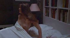 Голая Эмманюэль Сенье в фильме «Горькая луна» фото #5