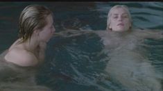 Голая Эмманюэль Сенье в фильме «Задний план» фото #2