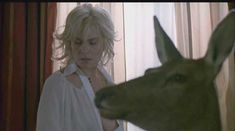 Голая Эмманюэль Сенье в фильме «Задний план» фото #8