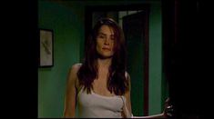 Голая Эмманюэль Сенье в фильме «Недоносок» фото #1