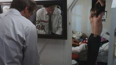 Голая Эмманюэль Сенье в фильме «Неукротимый» фото #1