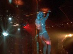 Голая Энджел Томпкинс в фильме «Закон Мерфи» фото #2