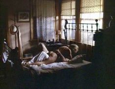 Голая Энджи Дикинсон в фильме «Нехорошая мамаша» фото #2