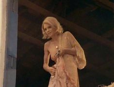 Голая Энджи Дикинсон в фильме «Нехорошая мамаша» фото #15