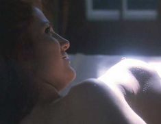 Голая Энджи Эверхарт в фильме «9 1.2 недель» фото #8