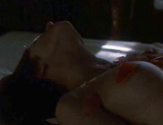 Голая Энджи Эверхарт в фильме «9 1.2 недель» фото #9