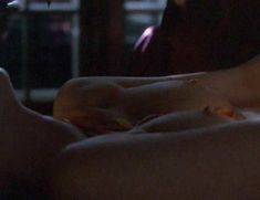 Голая Энджи Эверхарт в фильме «9 1.2 недель» фото #10