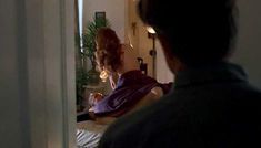 Голая Энджи Эверхарт в фильме «Замена»