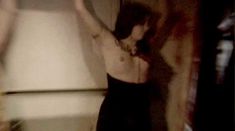 Голая Эндрю Миано в фильме «Холод» фото #5