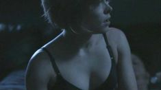 Голая Энесса Ремси в фильме «Сигнал» фото #1