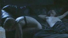 Голая Энесса Ремси в фильме «Сигнал» фото #2