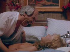 Красотка Энн Дьюзенберри оголила грудь и попу в фильме «Кинобезумие» фото #7