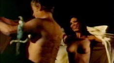 Голая Энн Мишель в фильме «Ведьма-девственница» фото #34