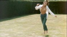 Голая Энн Мишель в фильме «Ведьма-девственница» фото #39