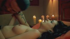 Голая Энн Хэтэуэй в фильме «Крэйзи» фото #12