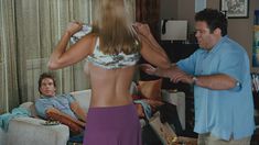 Энни Вуд показала голую грудь в фильме «Удачи, Чак!» фото #1