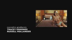 Энни Вуд показала голую грудь в фильме «Удачи, Чак!» фото #3