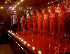 Голая Энни МакОли в фильме «Сумасброды 2. Не в своем уме» фото #1